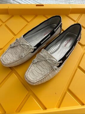 Marc Joseph Cream and Black Textured Leather Driving Loafers